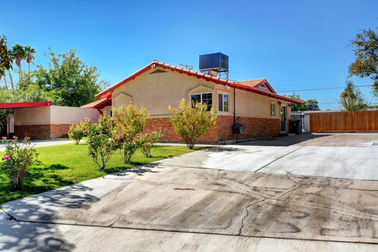 Las Vegas Elegance! Pool Table & Sparkling Pool! Home Bagian luar foto